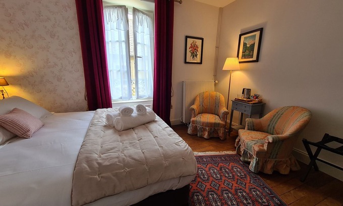 Chateauroux Bed & Breakfast | Cozy Room "Toscane" with Private Bath, 1st Floor, Breakfast Included, Central Châteauroux