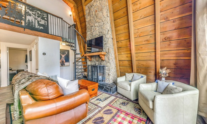 Ruidoso Cabin | Cozy Ruidoso Cabin Rental w/Private Hot Tub!