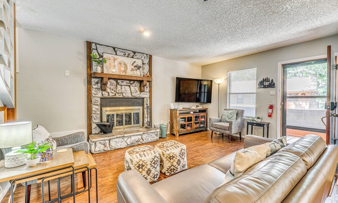 Ruidoso Condo | Cozy Ruidoso Condo w/Deck ~ 2 Mi to Cedar Creek!