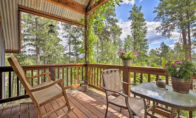 Ruidoso Cottage | Cozy Ruidoso Cottage w/Deck - 10 Min to Village!