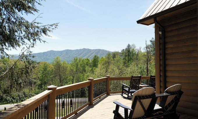 Townsend House | Cozy Rustic Cabin with Wonderful Views of the Smoky Mountains