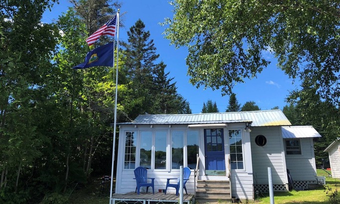 Cabot Cottage | Cozy Rustic Cottage on the Lake.