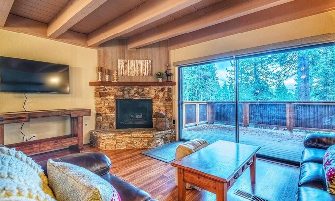 Incline Village Cabin | Cozy Rustic Townhome in Incline Village