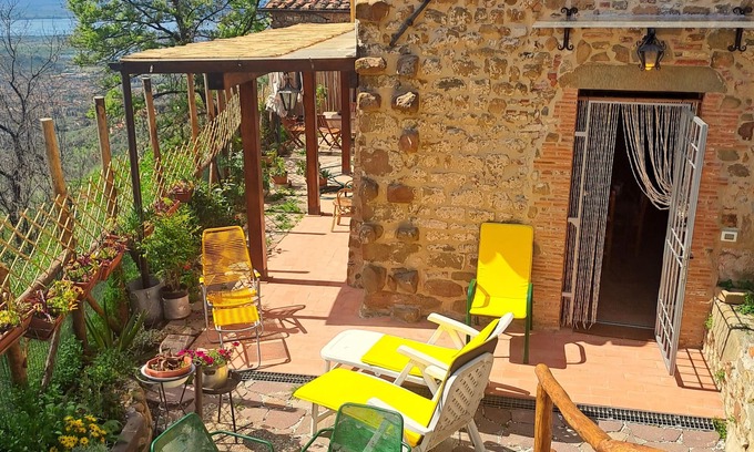 Massarosa Apartment | Cozy rustico in the green, garden, beautiful view, free WiFi, air cond., washer