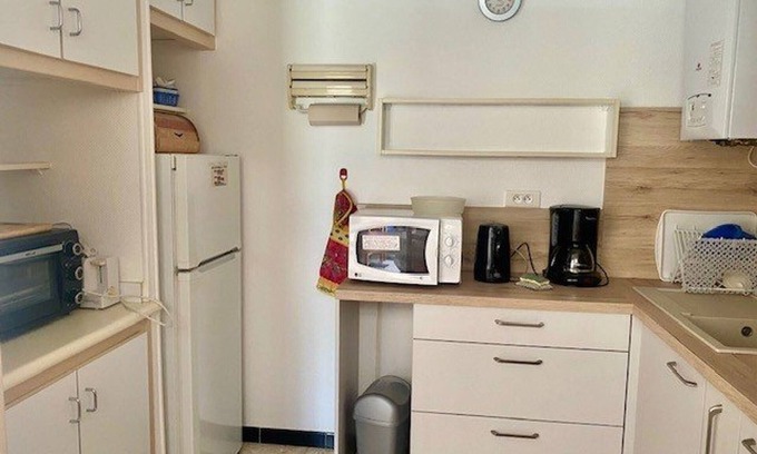 Amelie-les-Bains-Palalda Apartment | Cozy Studio F1 with Terrace, Parking, and WiFi - Sleeps 2, South Facing, Near Town and Spa