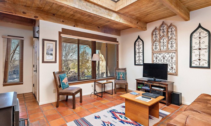 Northeast Santa Fe House | Cozy Santa Fe Retreat: Fireplace, Walk to Plaza