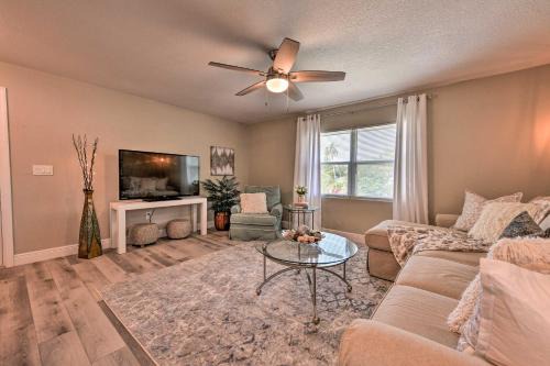 Indian Beach Sapphire Shores Apartment | Cozy Sarasota Retreat - 3 Blocks to the Coast!
