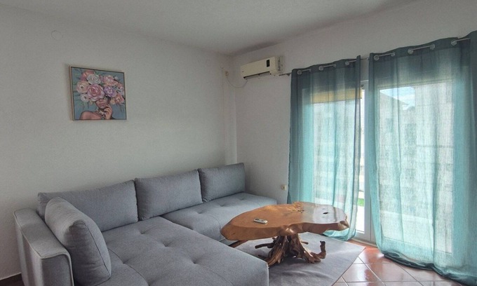 Tomicici Apartment | Cozy Sea View-Steps from Porto