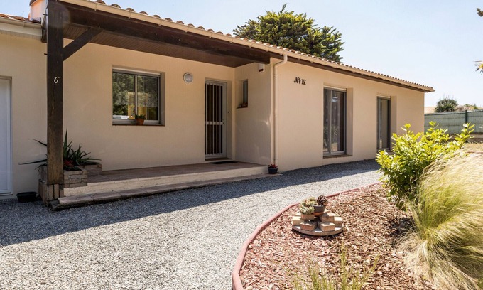Saint-Brevin-l'Ocean Cottage | Cozy Seaside Cottage with Large Terrace, Enclosed Garden, and 3 Bedrooms