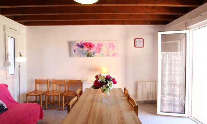 Surtainville Cottage | Cozy Seaside House: 4BR, Enclosed Yard, BBQ, 200m from Beach, Pet-Friendly