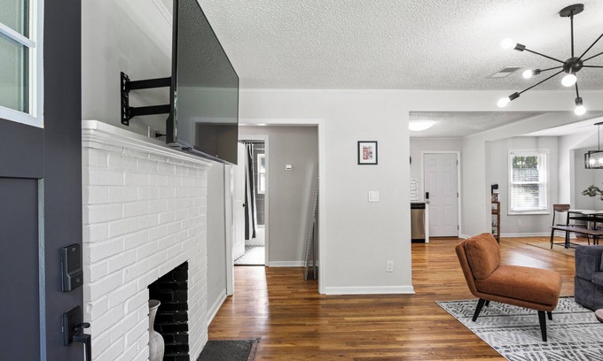 Church Street House | Cozy & Secluded, 10 Min to Airport, 20 Min to Downtown, Self Checkin