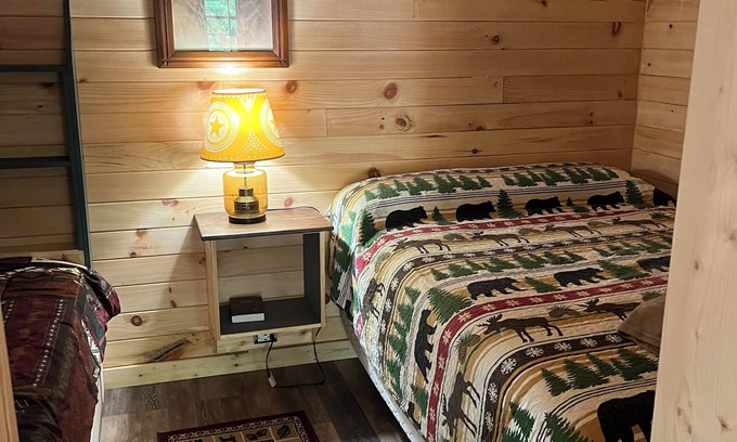 Sweetwater Cabin | Cozy serene cabin,Away from it all yet close to everything.