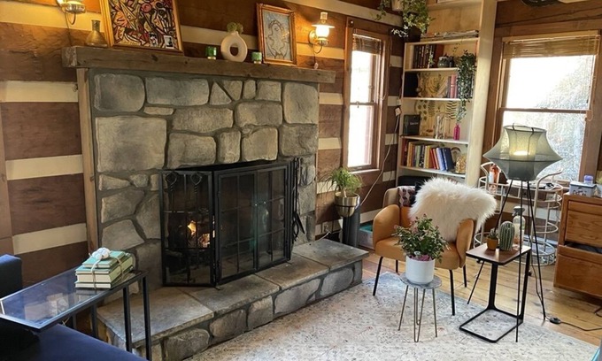 Linden Cabin | Cozy Shenandoah Cabin Mountian Escape w/ Private Hottub, Loft, & Fireplace