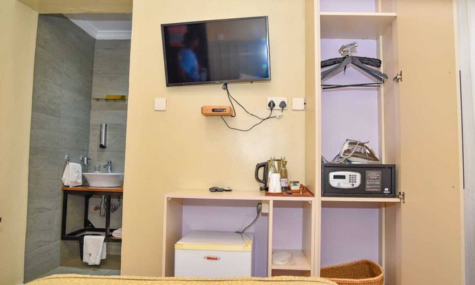 Muthaiga Hotel | Cozy Single Room in Prime Nairobi Hotel with Fitness Center Access