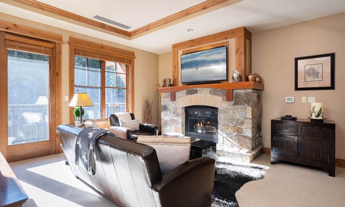 Truckee Condo | Cozy Ski-in/Ski-out Northstar Village Residence - Big Horn 408