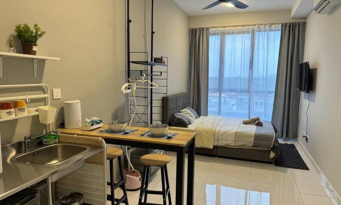 Bukit Indah Apartment | Cozy Sky Trees Bukit Indah Netflix and Amenities B06