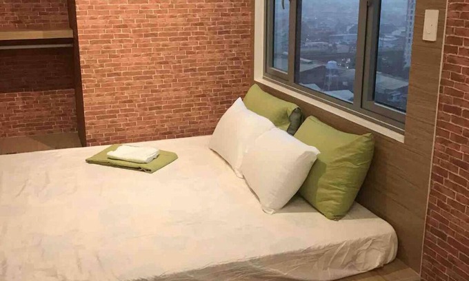 Bagong Pag-asa Condo | Cozy sky view big windows located heart of qc grass residences staycation