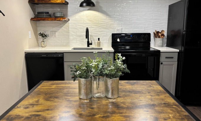 Coeur d'Alene House | Cozy space in Couer D’Alene walking distance to downtown and Sanders Beach.