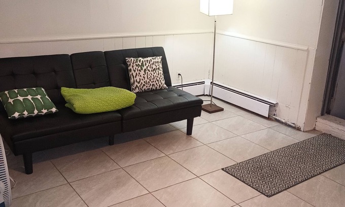 Queens House | Cozy Space