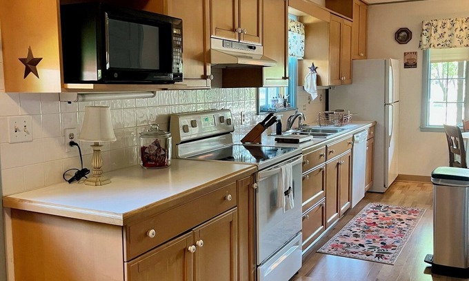 Winfield House | Cozy & Spacious 2-bedroom home in the heart of Winfield