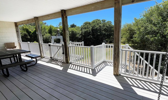 Avon House | Cozy, Spacious 4 Bedroom House with Pool, Large Docks and Canal Access