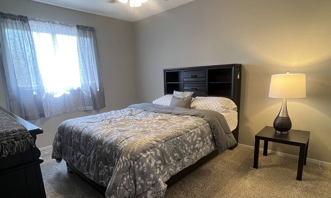 Northeast Anchorage House | Cozy & Spacious Fully Equipped Modern Home