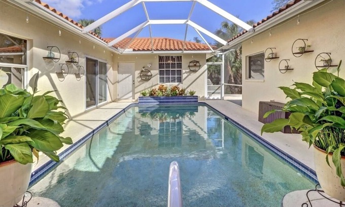 Rural Estates House | Cozy spacious home! Enjoy this entertainers delight.