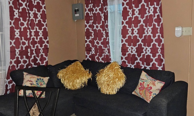 Spanish Town Zone Apartment | Cozy Spanish Town Hide-Away