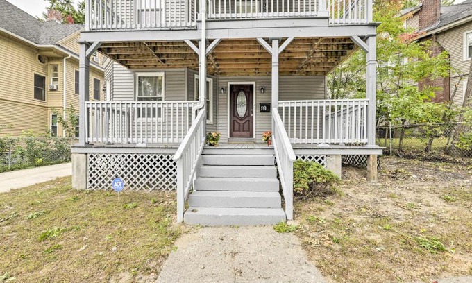 Memorial Square Apartment | Cozy Springfield Apartment, Close to Parks!