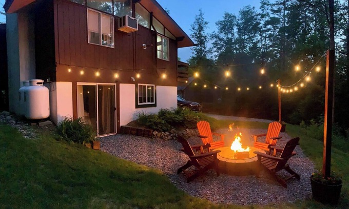 Londonderry Ski Chalet | Cozy Springtime Retreat on Magic Mountain