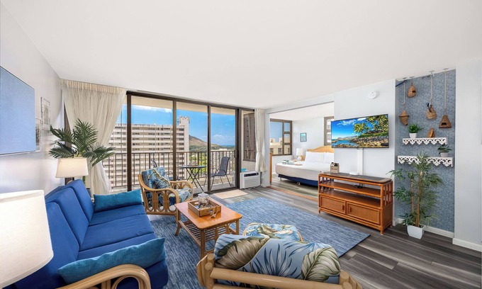 Waikiki Condo | Cozy Stay in Waikiki with Diamond Head Peek & Free Parking