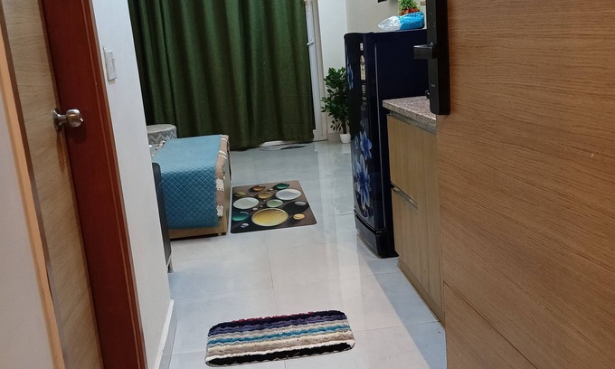 Greater Noida Apartment | Cozy Staycation Gaur City Center Noida
