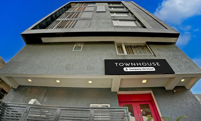 Ulsoor House | Cozy Stays Near Halasuru Metro Station