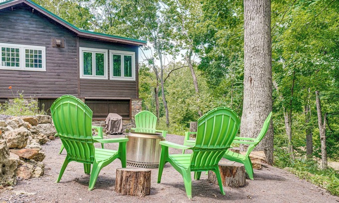 Cook Station House | Cozy Steelville Retreat: River + Trail Access!