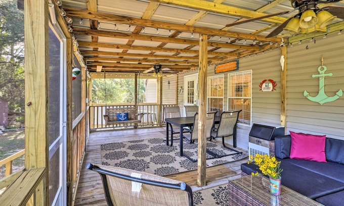 Steinhatchee Cottage | Cozy Steinhatchee House w/Fire Pit & Grill!
