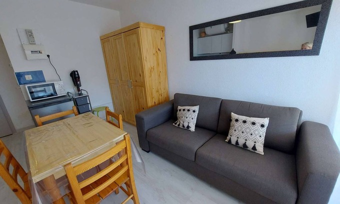 Le Grau-dʼAgde Apartment | Cozy Studio 100m from Beach, Garden View, Ideal Family Getaway