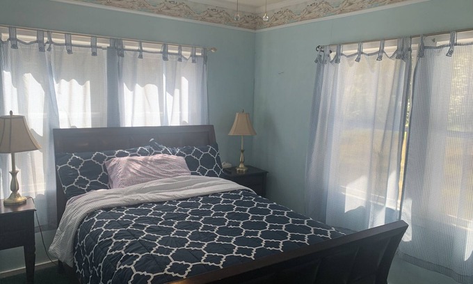 Tallahassee Apartment | Cozy Studio apartment with cabin feel