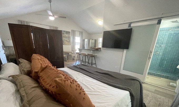 East Pensacola Heights Apartment | Cozy Studio Apartment with Bayou Views
