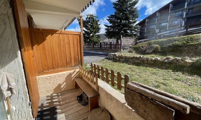 Le Sauze Apartment | Cozy studio at the foot of the slopes with terrace
