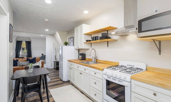 Merion Village Apartment | Cozy Studio close to downtown
