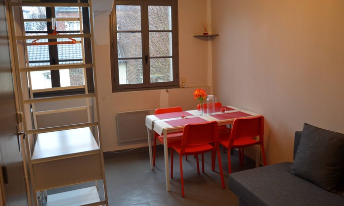 Rouen City Centre Apartment | Cozy studio, downtown, 5min walk SNCF station