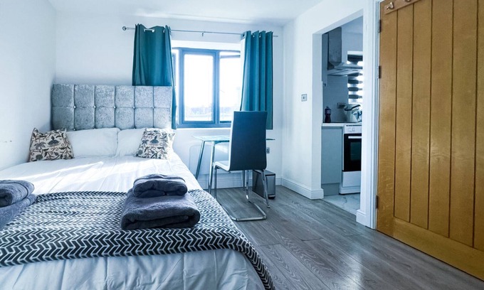 Redbridge Apartment | Cozy Studio Flat near Central London