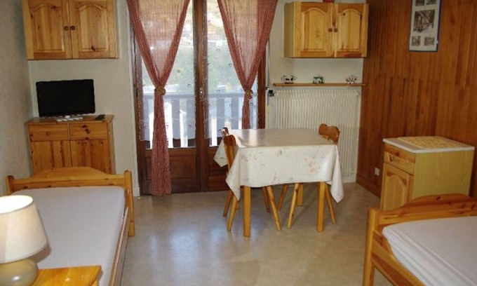 Brides-les-Bains Apartment | Cozy Studio for 2 - Balcony - Central Location - Near Thermal Spa and Gondola