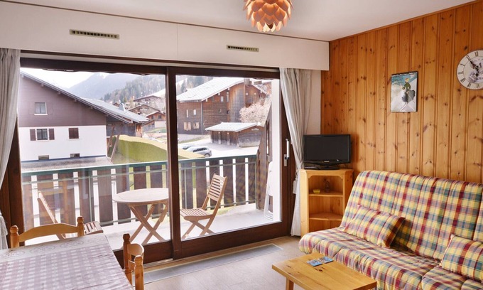 Morzine Apartment | Cozy studio for 4 in Morzine with balcony, parking and ski locker