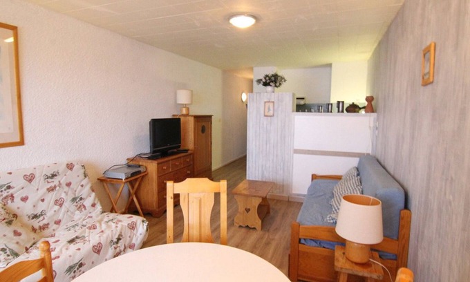 Cognet Apartment | Cozy Studio for 4 with Ski Access, Balcony & Ski Locker - L'Alpe d'Huez