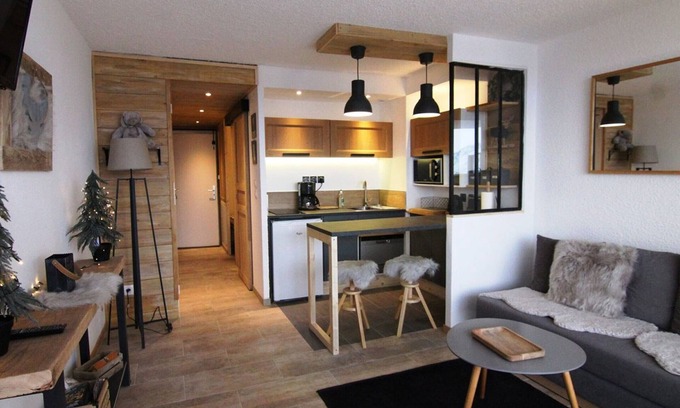 Viel-Alpe Apartment | Cozy Studio for 4 with Ski Access, Private Balcony, and Parking in L'Alpe d'Huez