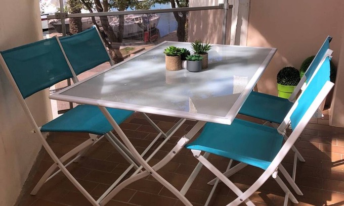 Le Port Apartment | Cozy Studio with Balcony, Pets Allowed, 4 Pers.