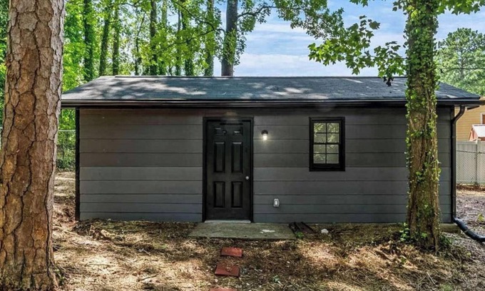 Church Street Apartment | Cozy studio in awesome Atlanta with WiFi, AC