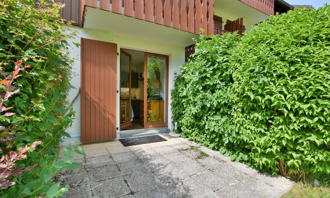 Bernex Apartment | Cozy studio in Bernex with terrace and parking