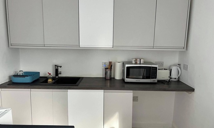 Goodmayes Apartment | Cozy Studio in Dagenham, London